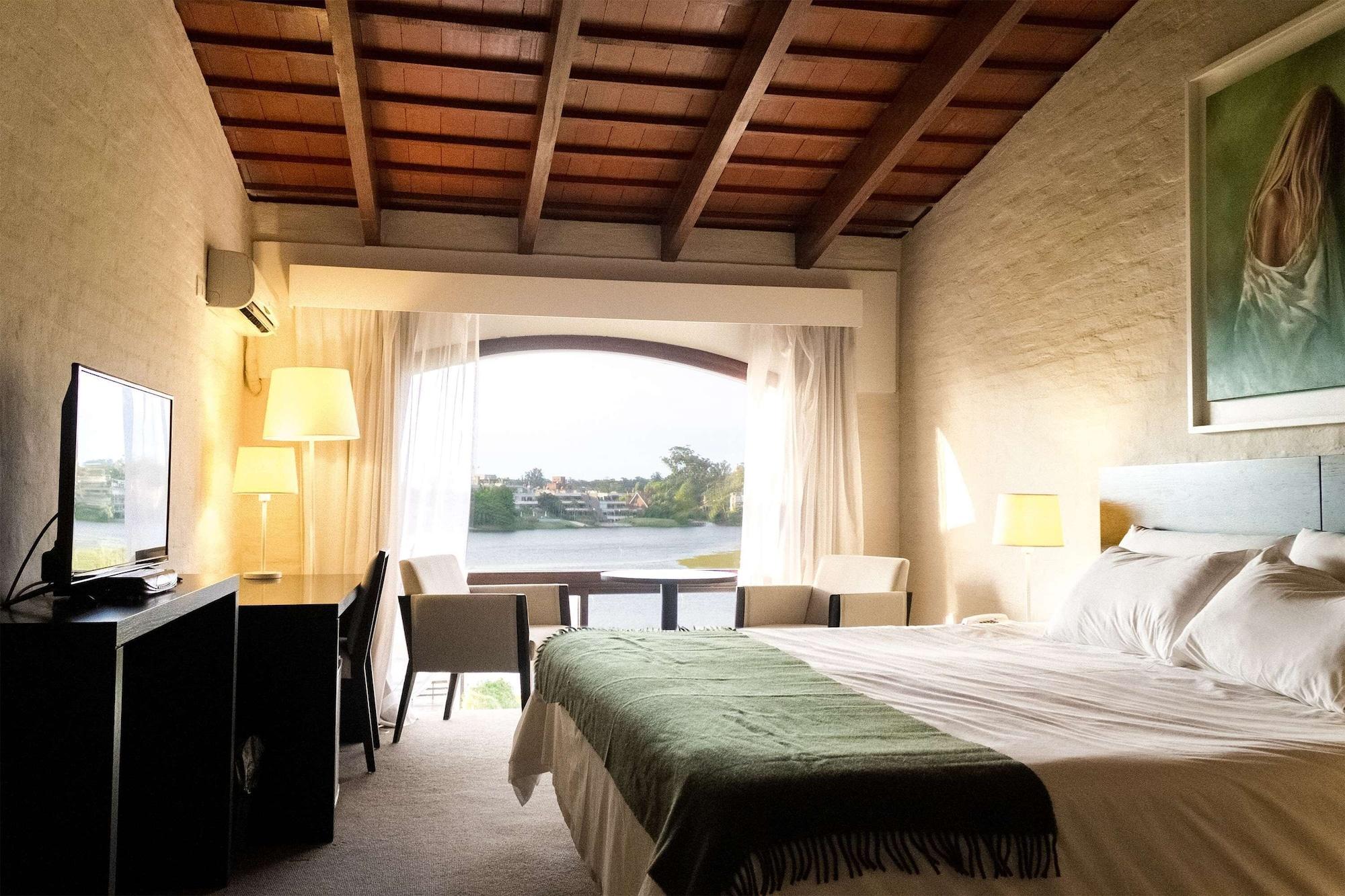 מלון סיודאד לה קוסטה Wyndham Garden Montevideo Carrasco מראה חיצוני תמונה