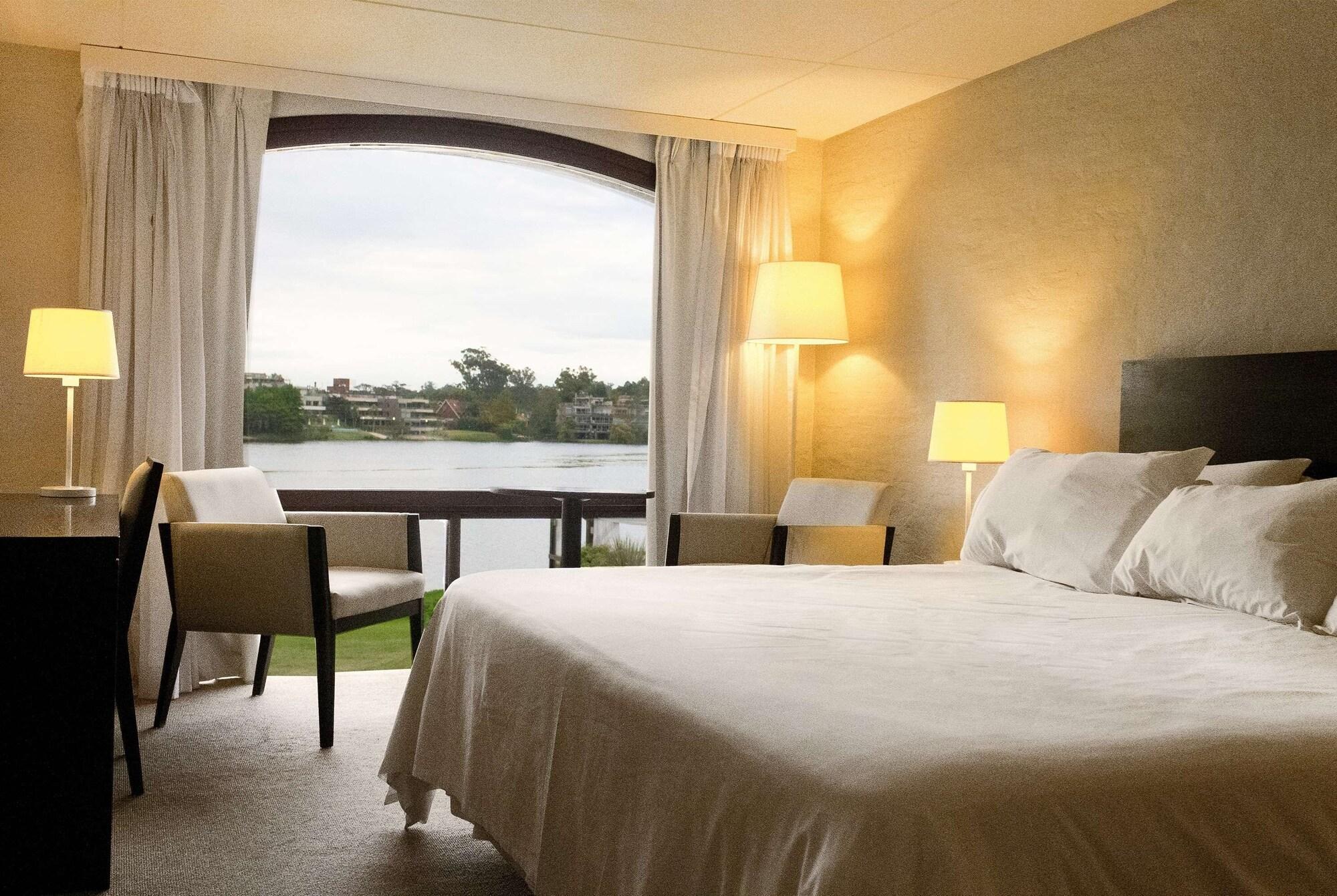 מלון סיודאד לה קוסטה Wyndham Garden Montevideo Carrasco מראה חיצוני תמונה
