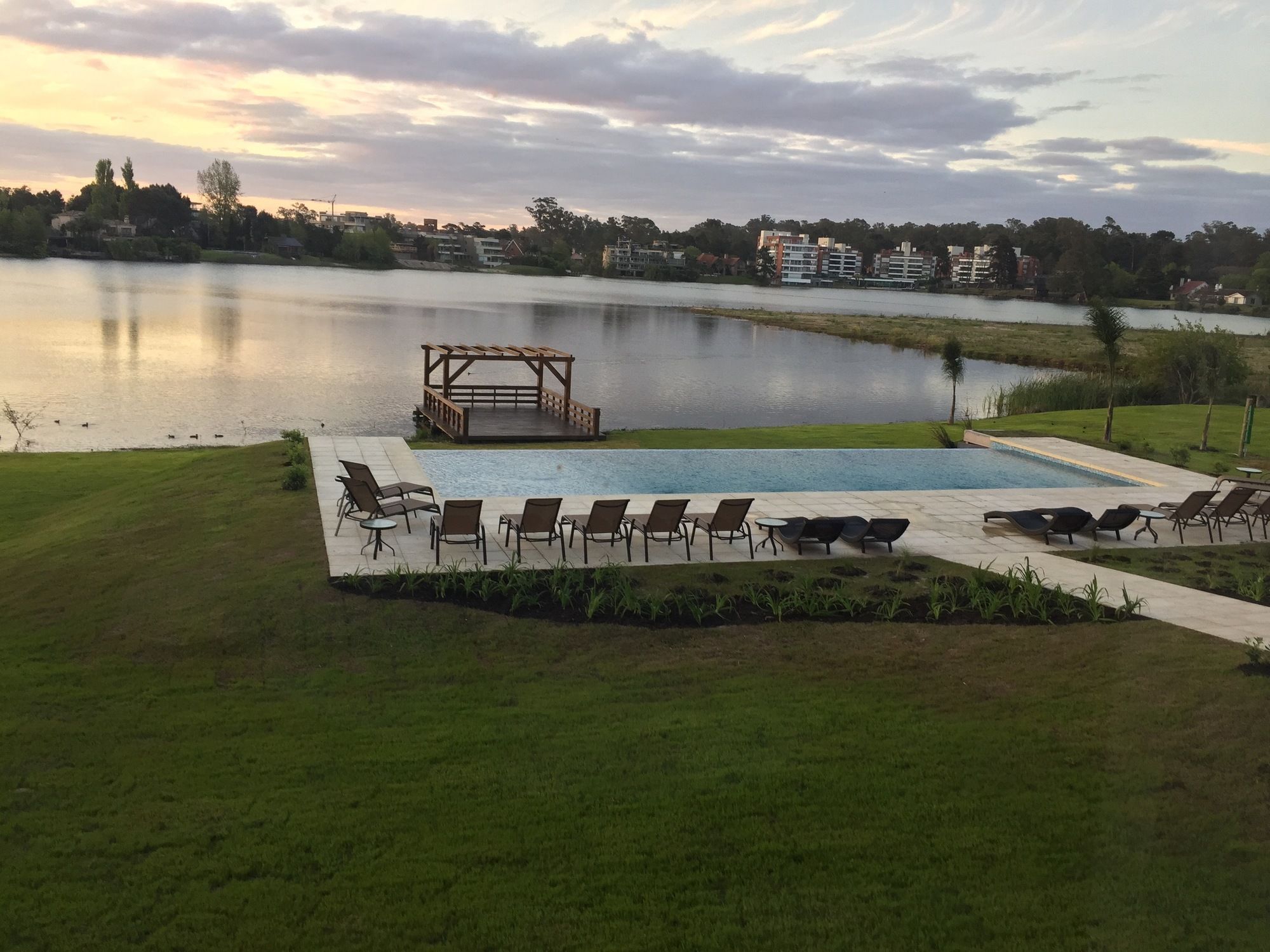 מלון סיודאד לה קוסטה Wyndham Garden Montevideo Carrasco מראה חיצוני תמונה